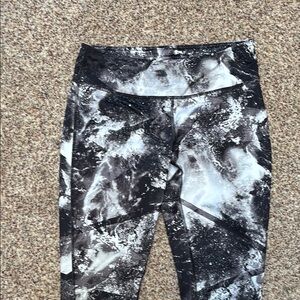 Tek Gear Black and White Leggings with Swirling Design